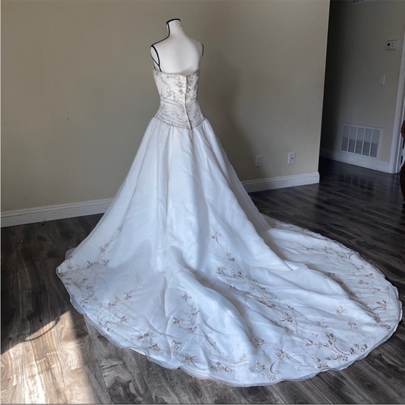 Strapless wedding dress size 12 - Picture 6 of 14